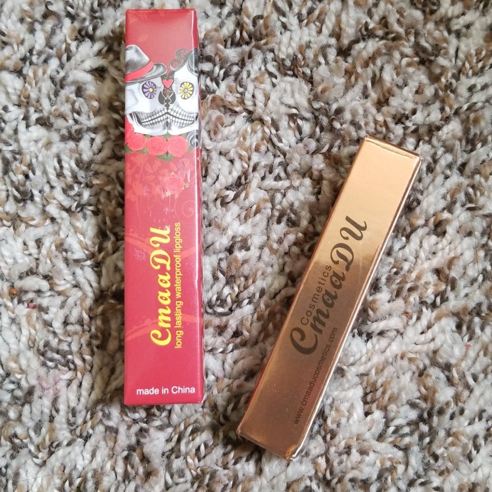 Lip gloss / eyeshadow